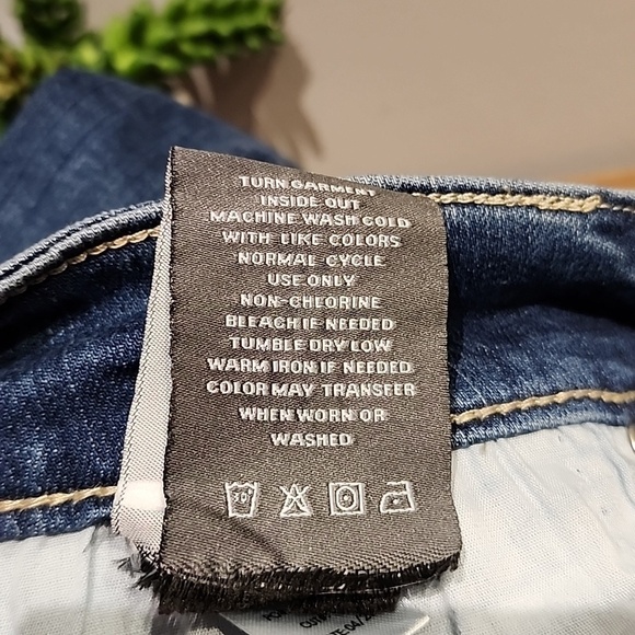 Torrid - 24 Short, Perfect Skinny Ankle Stretch Mid-Rise Jean in "Upstate" Blue  - Picture 9 of 13